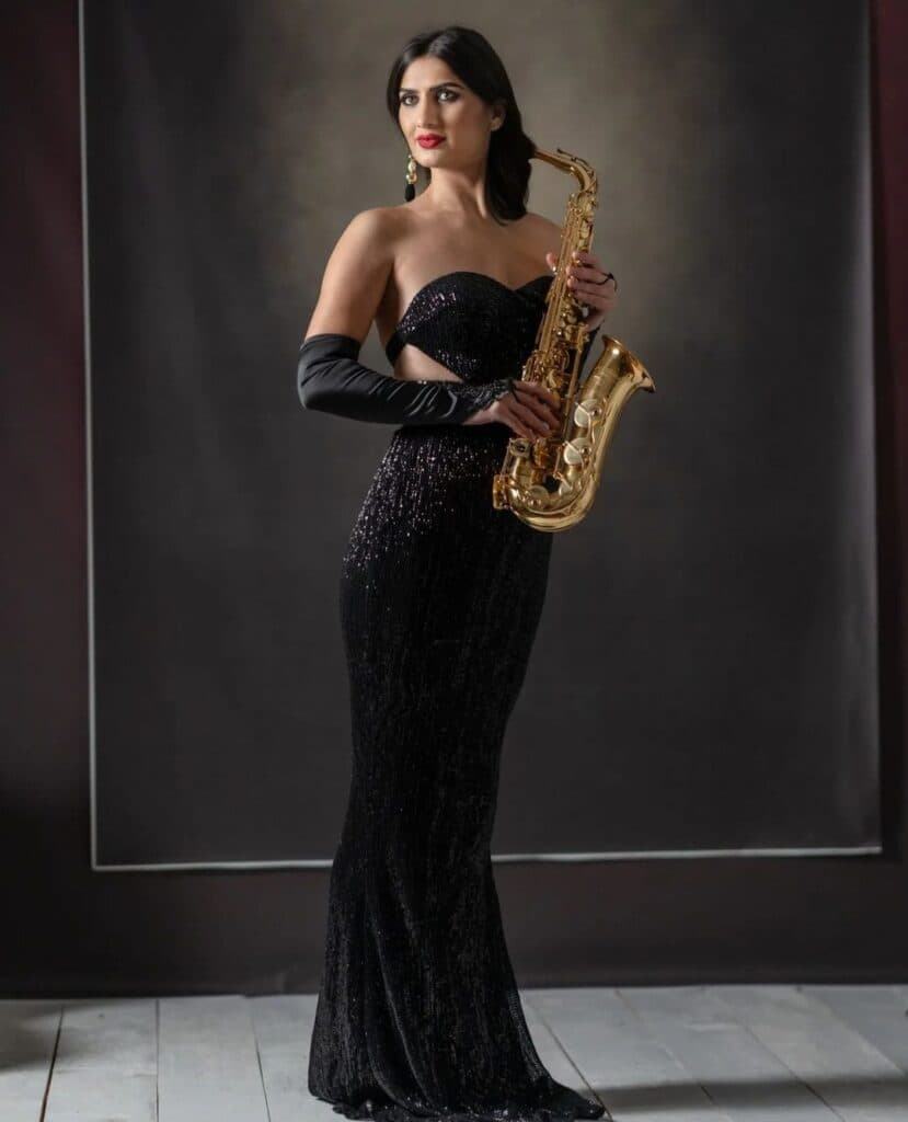 MRS.SAXY 1